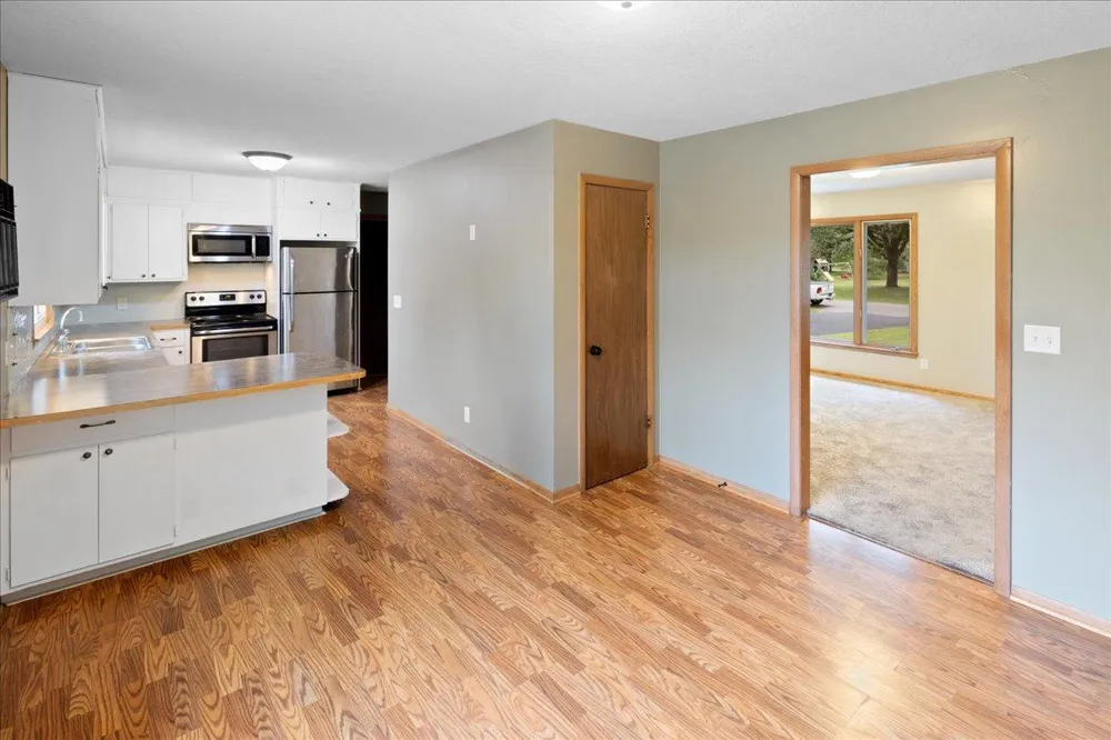 6101 Oak Circle North Branch, MN 55056