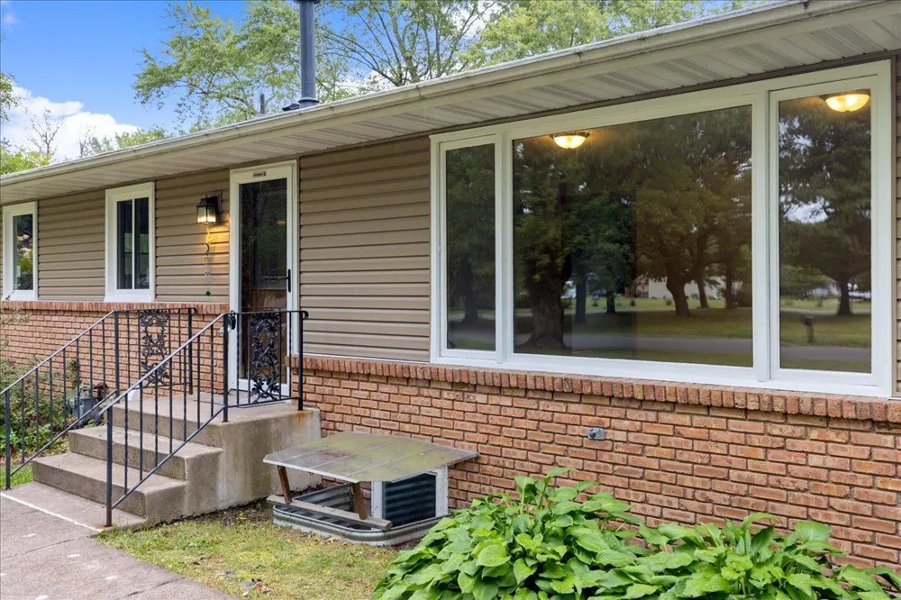 6101 Oak Circle North Branch, MN 55056