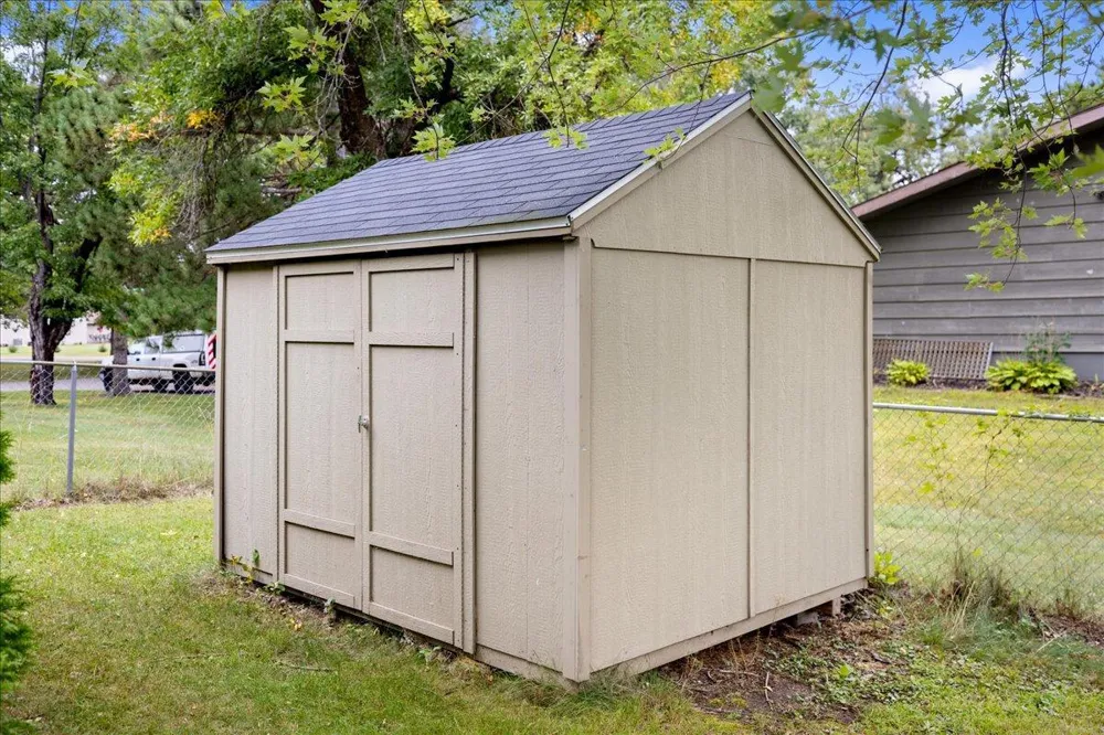 6101 Oak Circle North Branch, MN 55056
