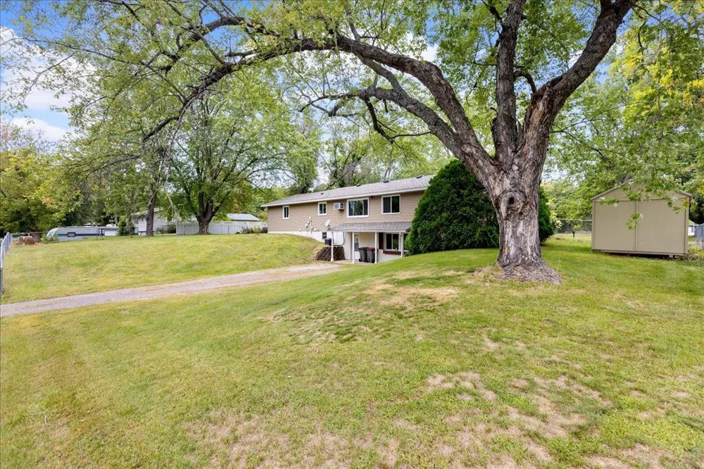 6101 Oak Circle North Branch, MN 55056