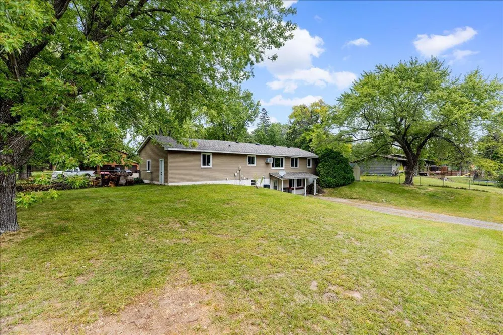6101 Oak Circle North Branch, MN 55056