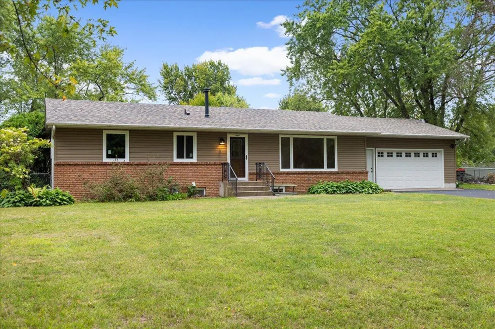 6101 Oak Circle North Branch, MN 55056