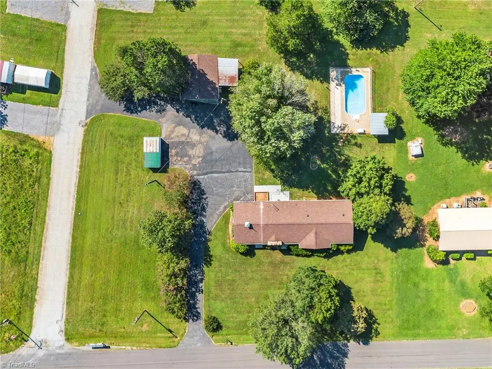 163 Lakewood Village Road Mocksville, NC 27028