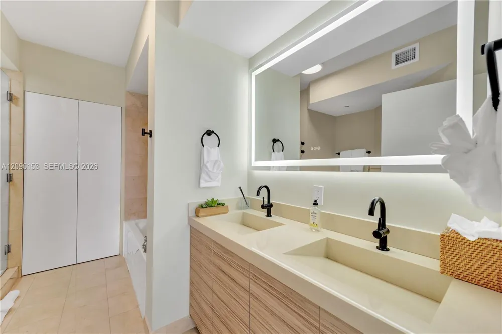 6365 Collins Ave #3906 Miami Beach, FL 33141