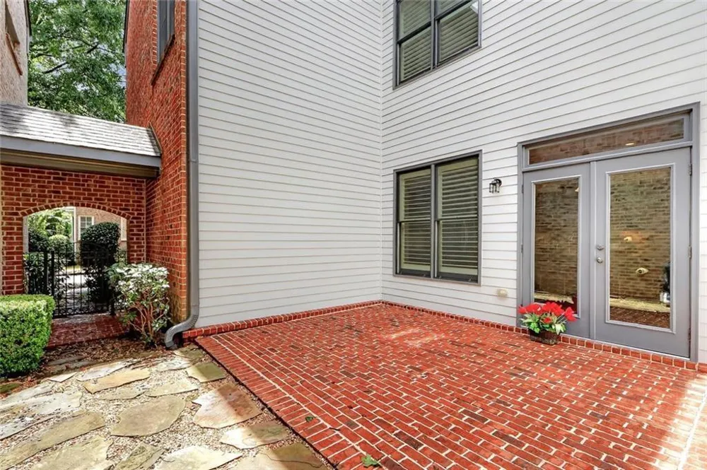 2058 Heathermere Way Roswell, GA 30075