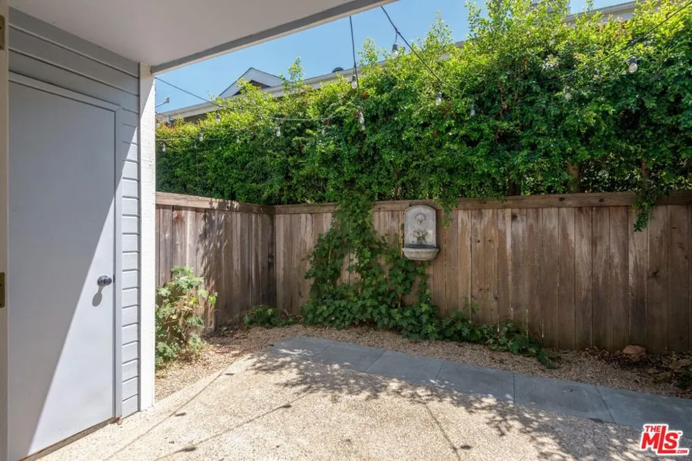 319 W Valerio Street #4 Santa Barbara, CA 93101