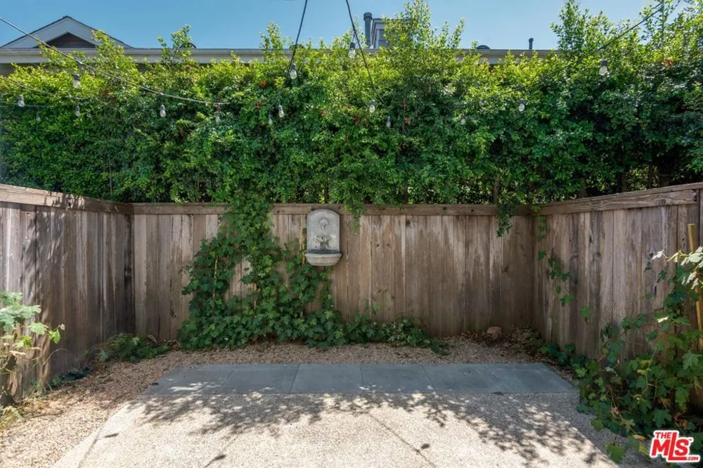 319 W Valerio Street #4 Santa Barbara, CA 93101