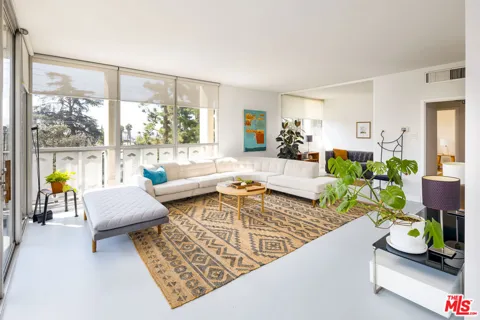 4411 Los Feliz Boulevard #307