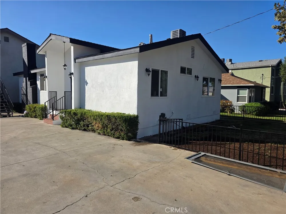 260 W Linden Avenue #A Burbank, CA 91502