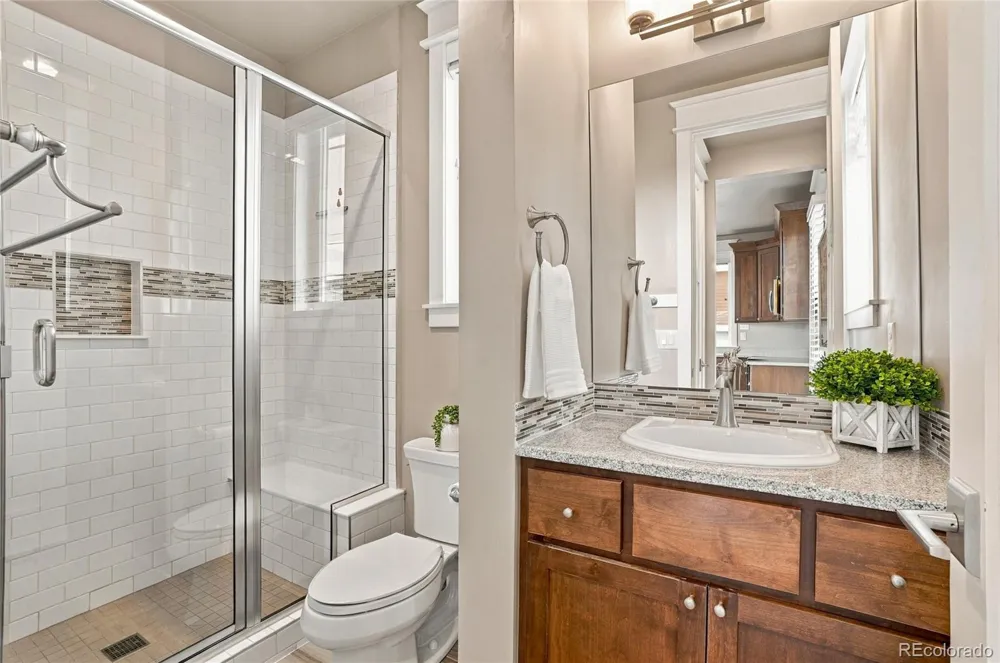 3275 S Logan Street Englewood, CO 80113