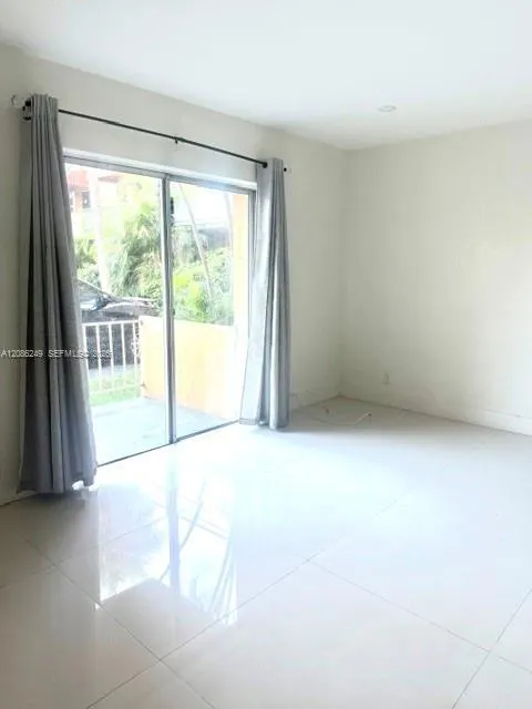 18111 NW 68th Ave #I105 Hialeah, FL 33015