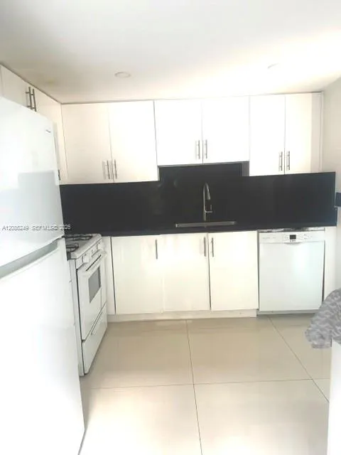 18111 NW 68th Ave #I105 Hialeah, FL 33015