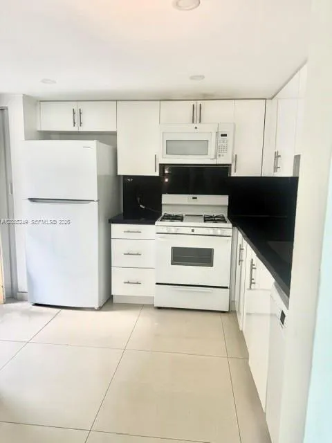 18111 NW 68th Ave #I105 Hialeah, FL 33015