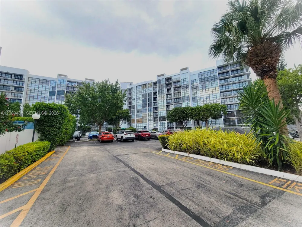 800 Parkview Dr #309 Hallandale Beach, FL 33009