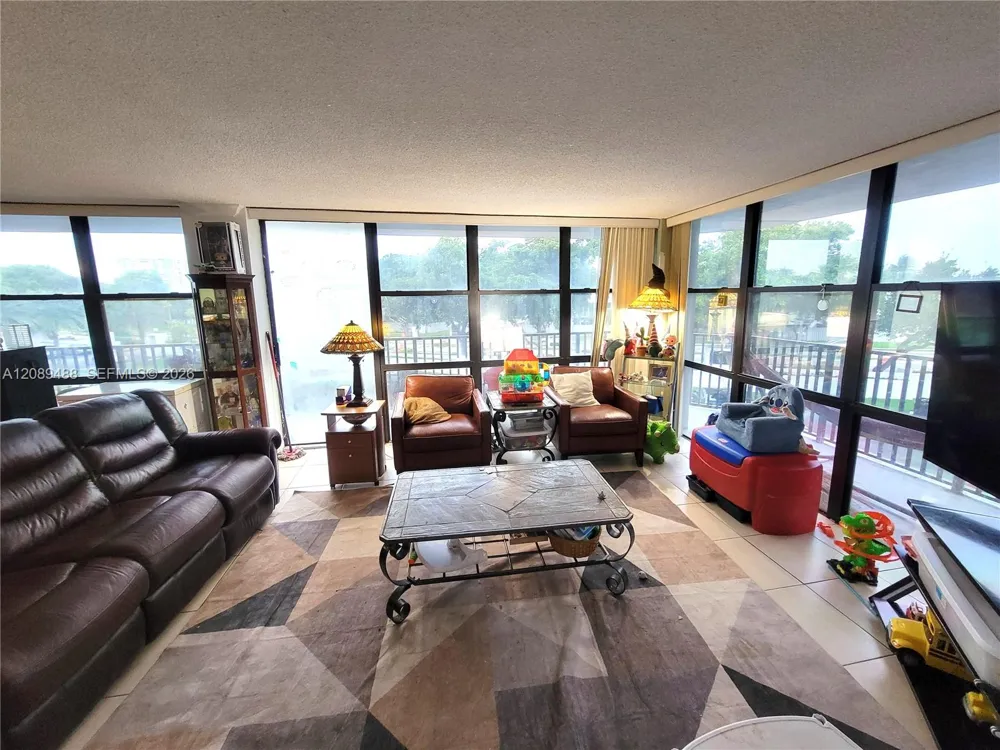 800 Parkview Dr #309 Hallandale Beach, FL 33009