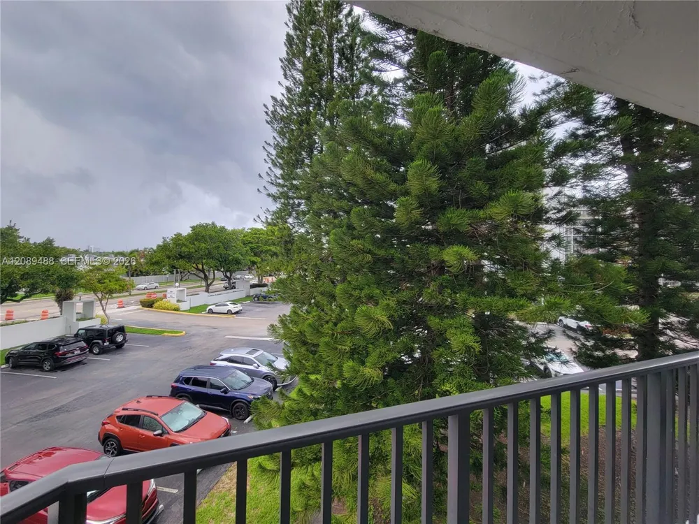 800 Parkview Dr #309 Hallandale Beach, FL 33009