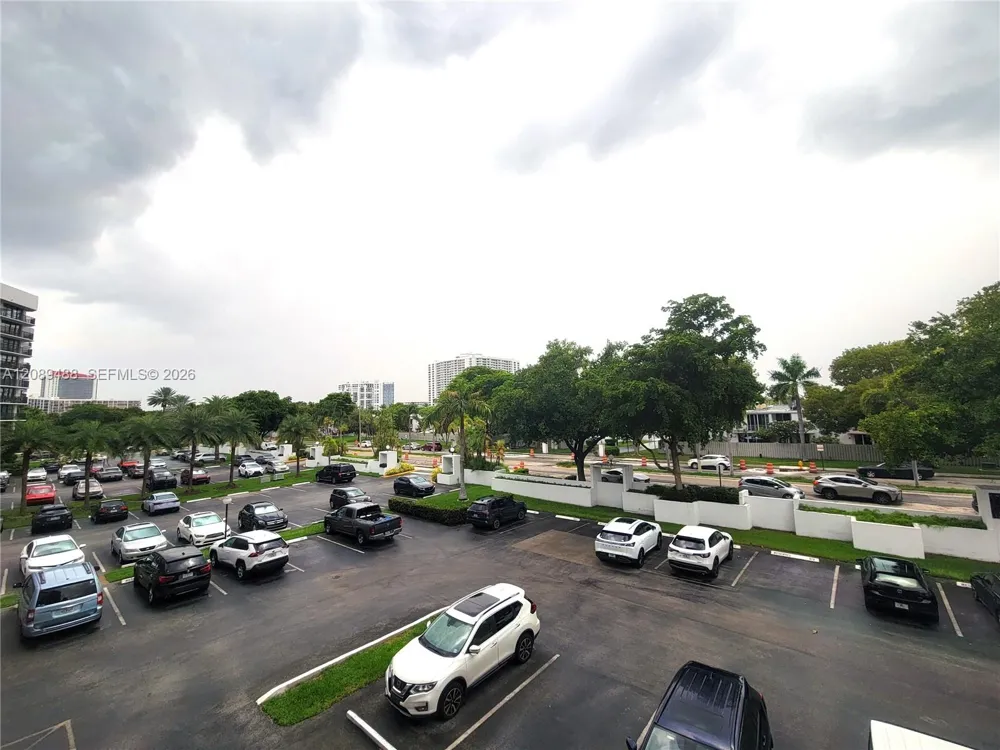 800 Parkview Dr #309 Hallandale Beach, FL 33009