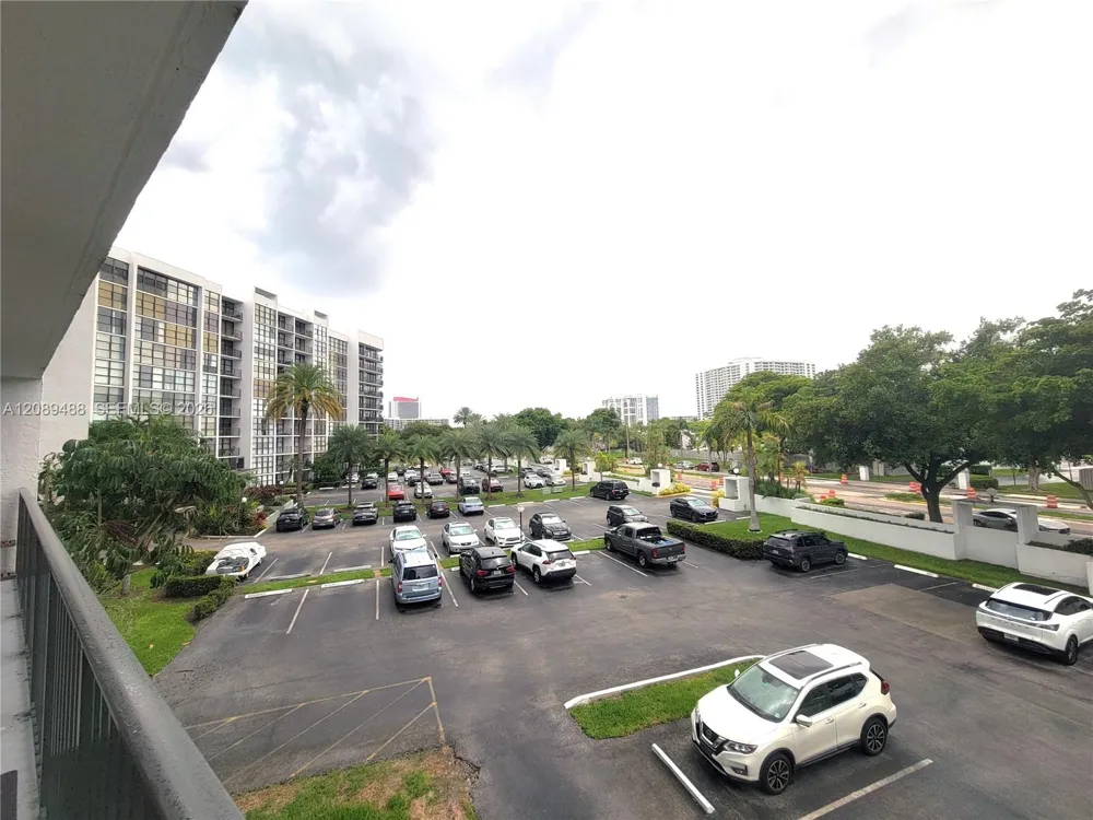 800 Parkview Dr #309 Hallandale Beach, FL 33009
