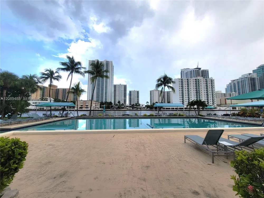 800 Parkview Dr #309 Hallandale Beach, FL 33009