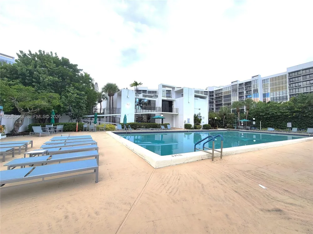 800 Parkview Dr #309 Hallandale Beach, FL 33009