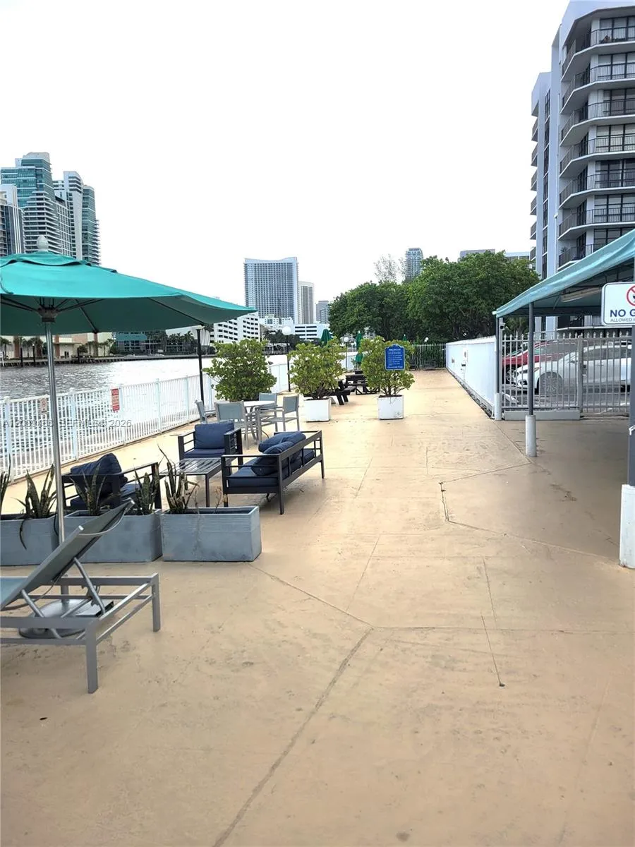 800 Parkview Dr #309 Hallandale Beach, FL 33009