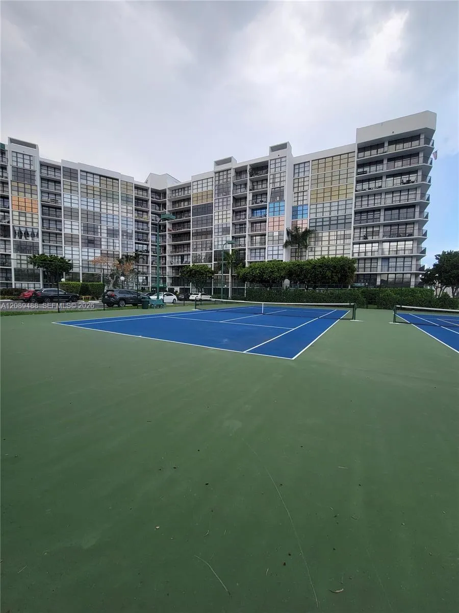800 Parkview Dr #309 Hallandale Beach, FL 33009