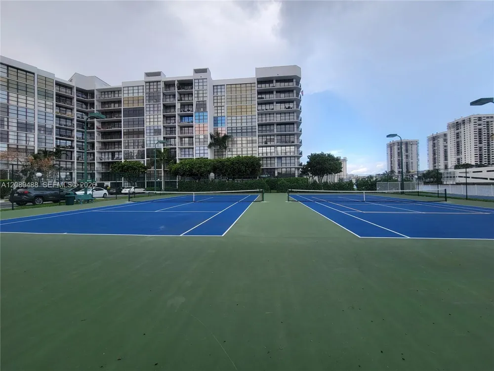 800 Parkview Dr #309 Hallandale Beach, FL 33009
