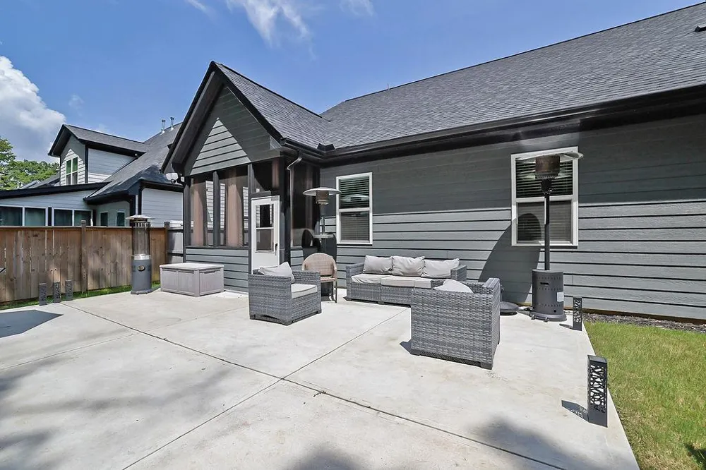 2731 Villa Irwin Chase Southwest Marietta, GA 30064