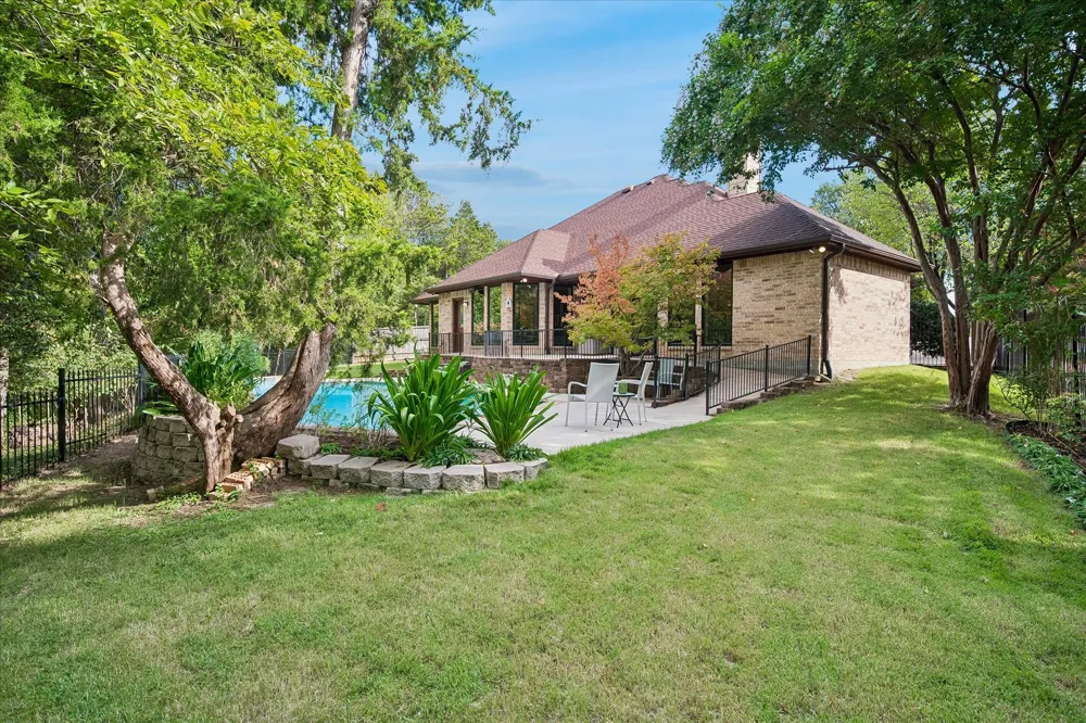 9758 Vinewood Drive Dallas, TX 75228