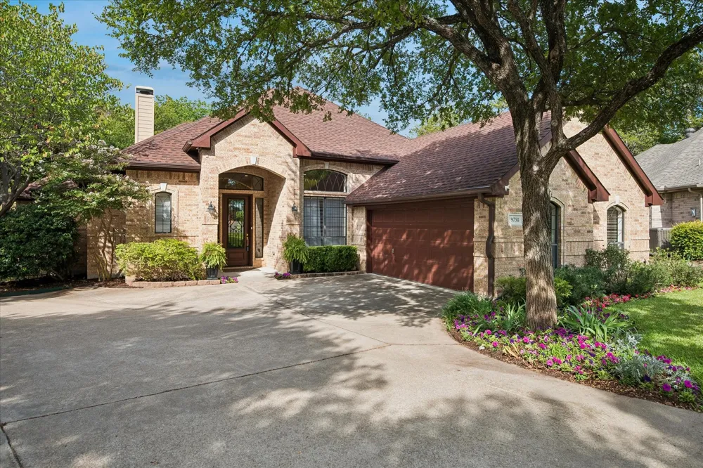 9758 Vinewood Drive Dallas, TX 75228