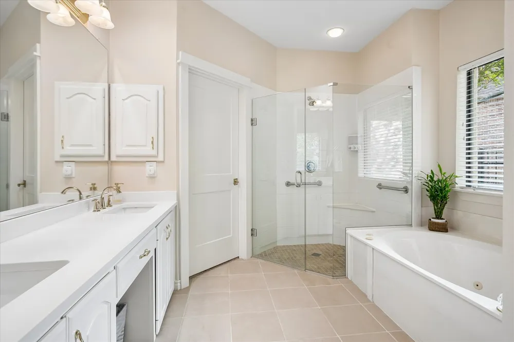 9758 Vinewood Drive Dallas, TX 75228