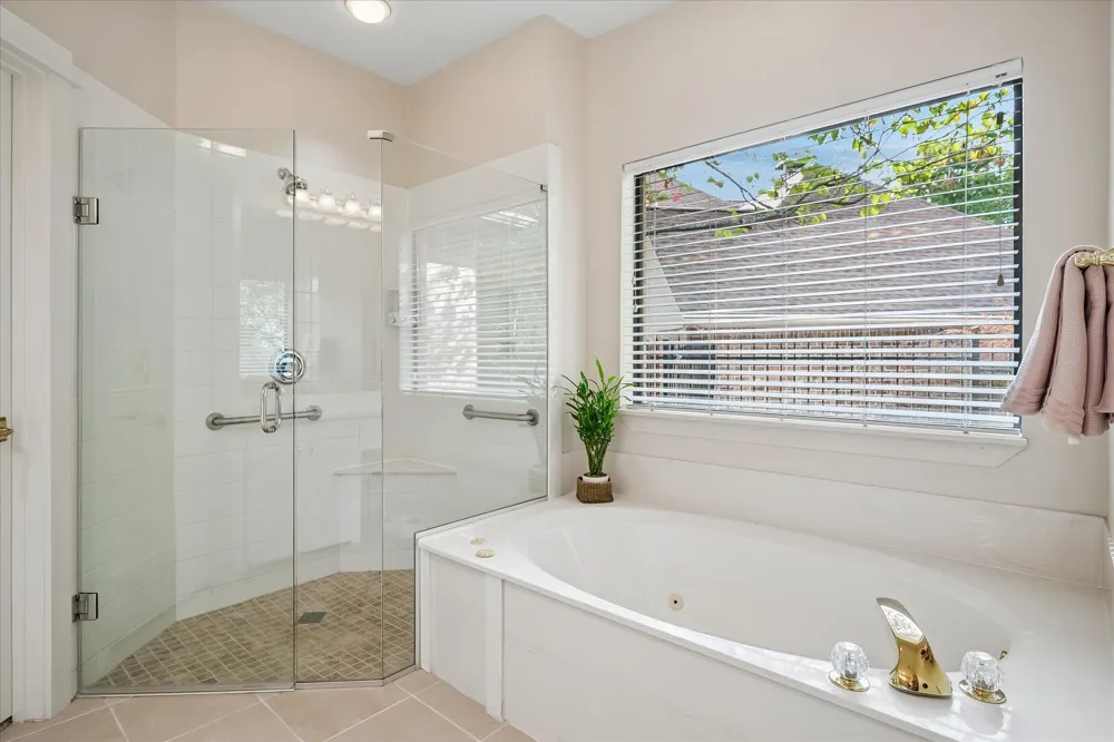 9758 Vinewood Drive Dallas, TX 75228