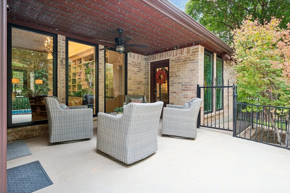 9758 Vinewood Drive Dallas, TX 75228