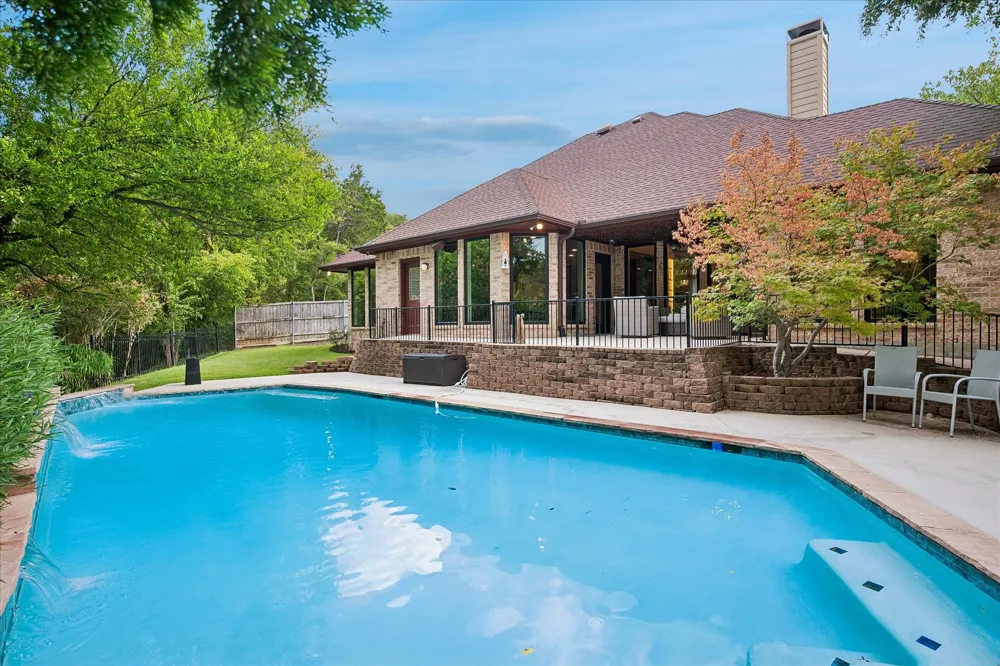 9758 Vinewood Drive Dallas, TX 75228