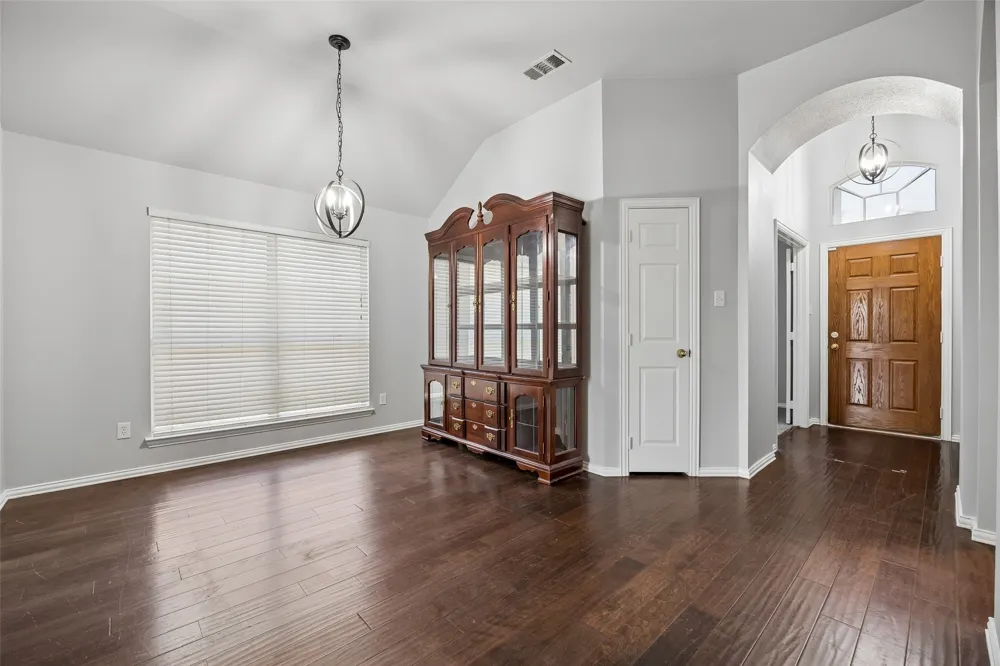616 Kari Anne Lane DeSoto, TX 75115
