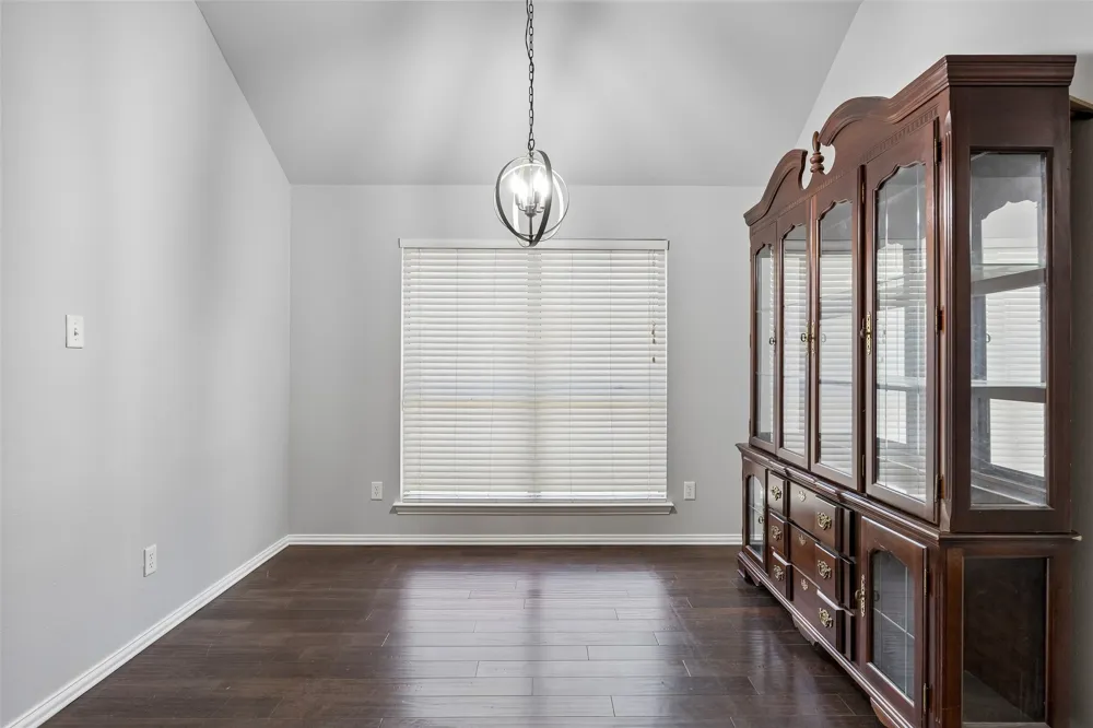616 Kari Anne Lane DeSoto, TX 75115
