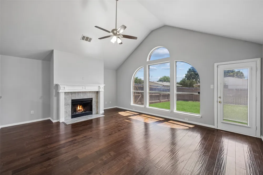 616 Kari Anne Lane DeSoto, TX 75115