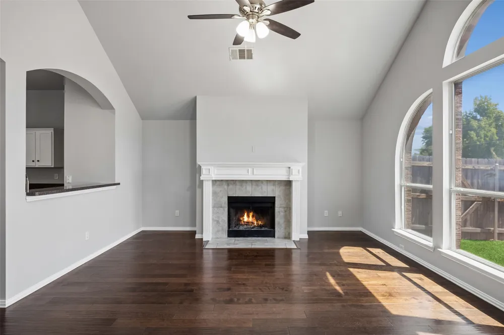 616 Kari Anne Lane DeSoto, TX 75115