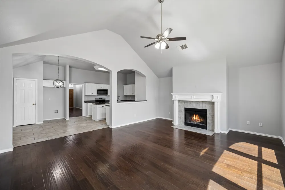 616 Kari Anne Lane DeSoto, TX 75115