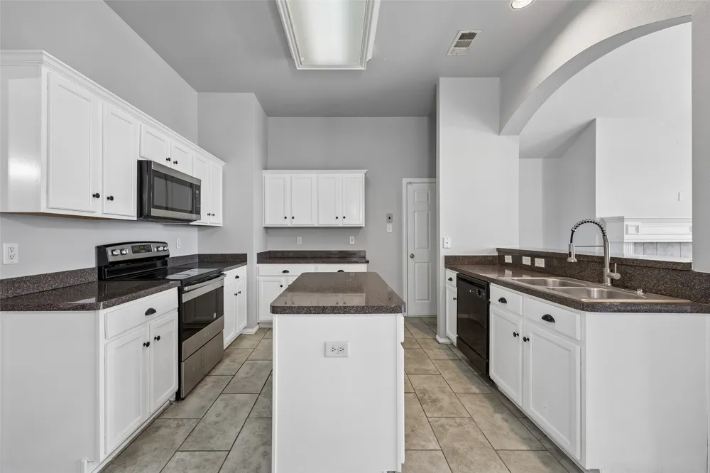 616 Kari Anne Lane DeSoto, TX 75115