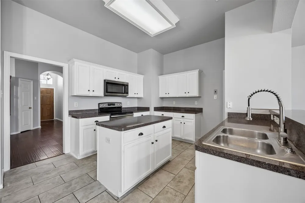 616 Kari Anne Lane DeSoto, TX 75115