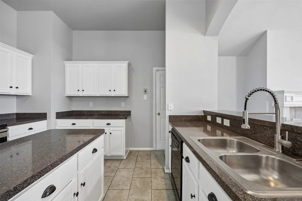 616 Kari Anne Lane DeSoto, TX 75115