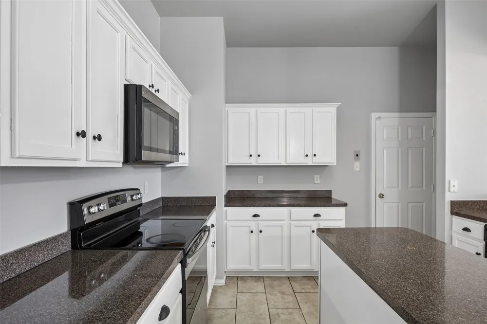 616 Kari Anne Lane DeSoto, TX 75115