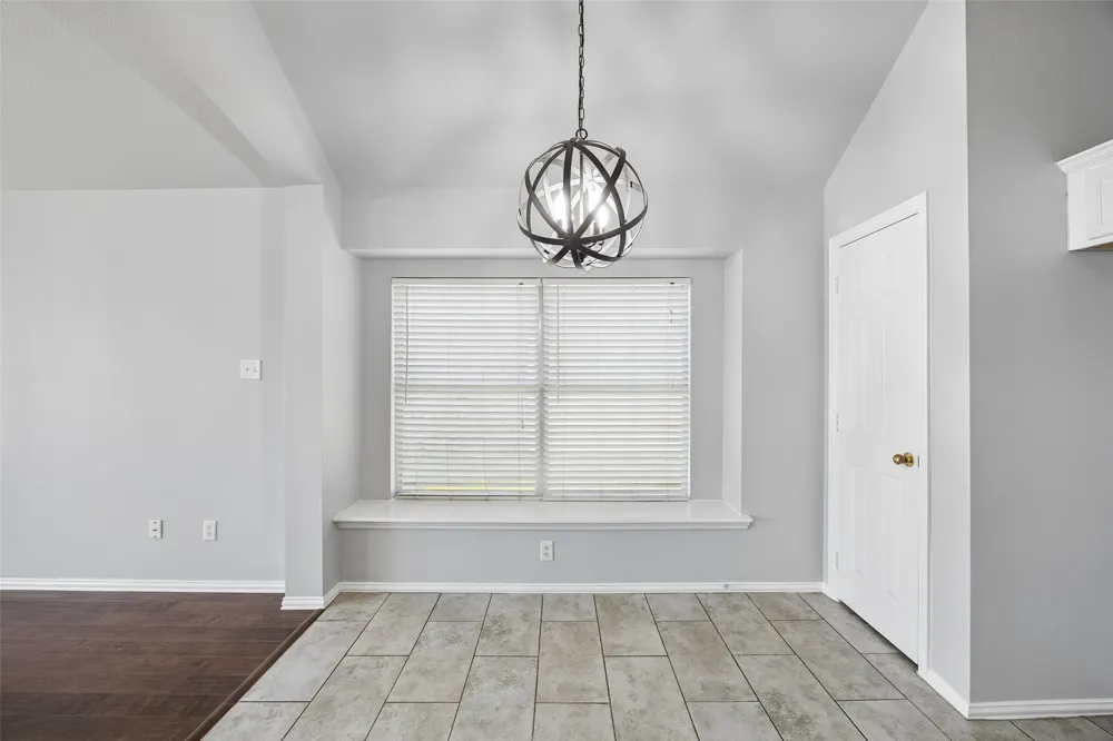 616 Kari Anne Lane DeSoto, TX 75115