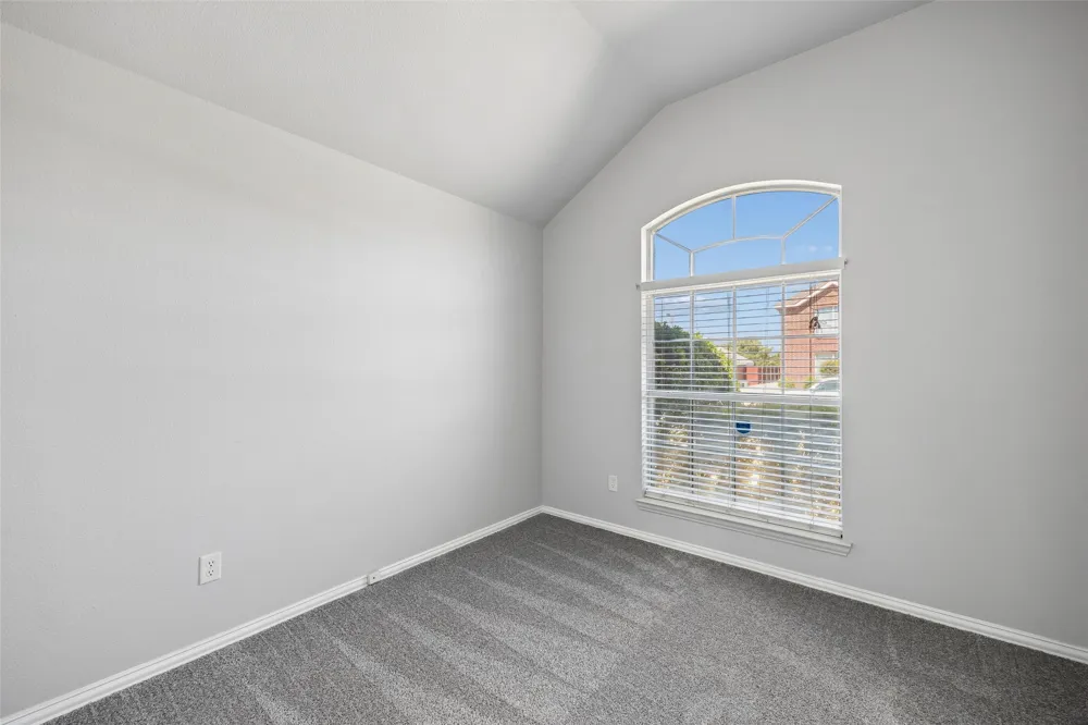 616 Kari Anne Lane DeSoto, TX 75115