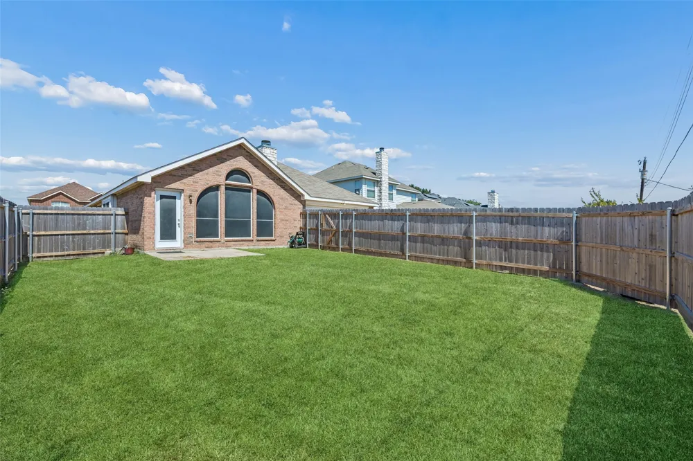 616 Kari Anne Lane DeSoto, TX 75115