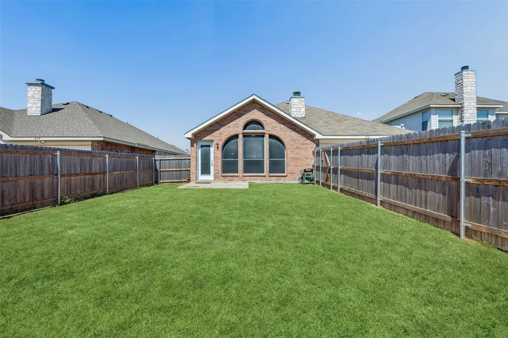 616 Kari Anne Lane DeSoto, TX 75115