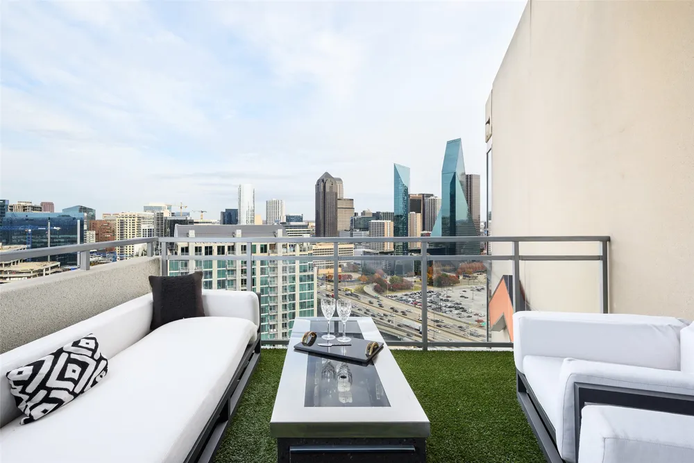 2200 Victory Avenue #2401 Dallas, TX 75219