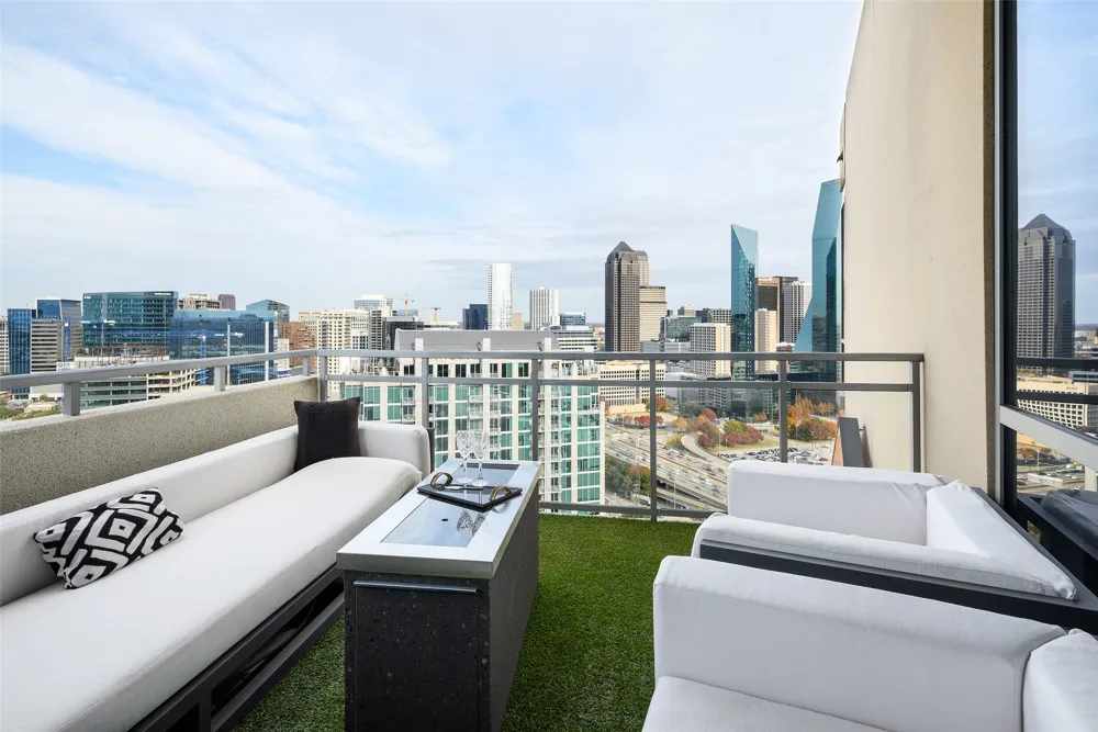 2200 Victory Avenue #2401 Dallas, TX 75219