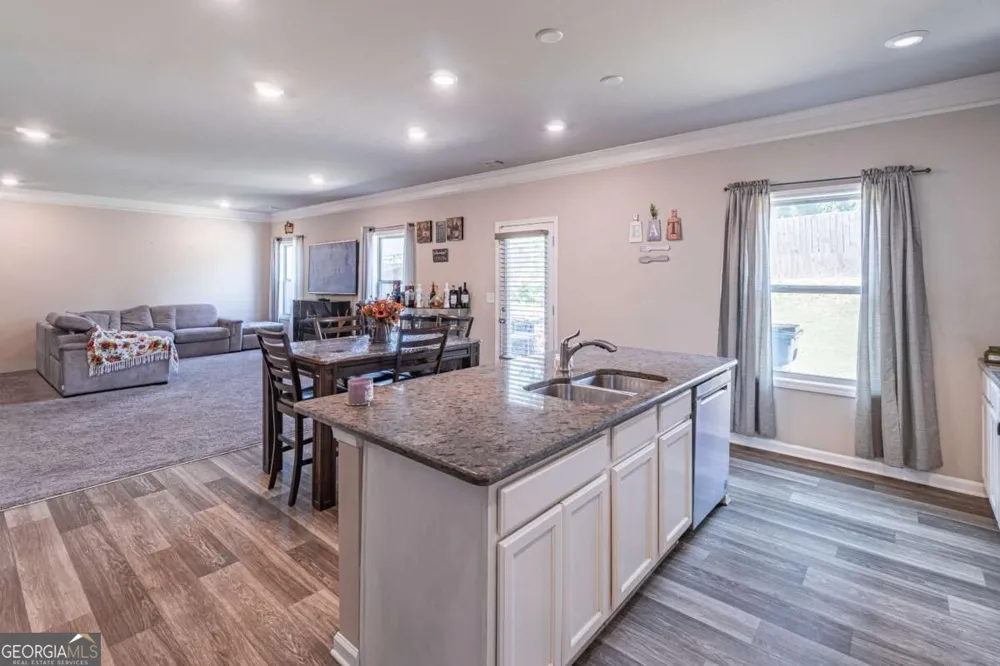 103 Creekside Bluff WAY Auburn, GA 30011